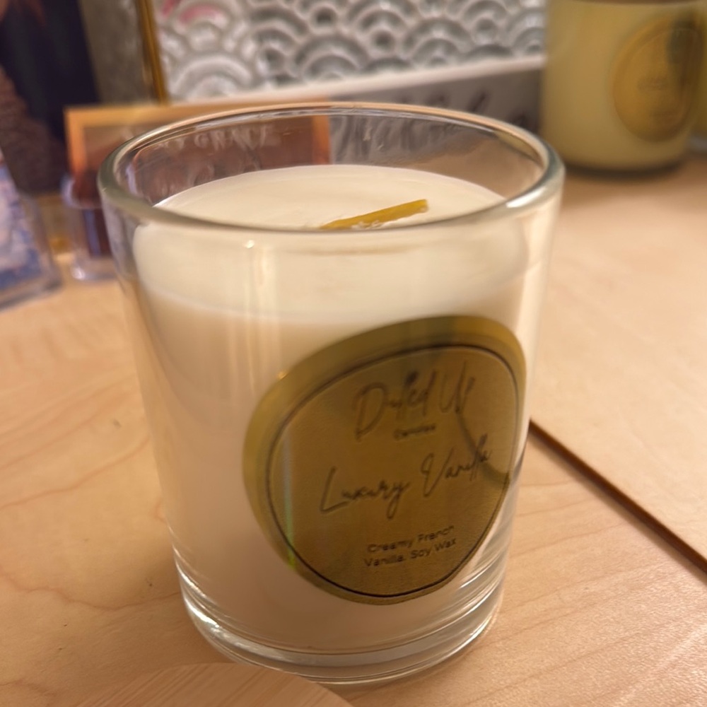 7oz Luxury Vanilla Scented Soy Wax Candle - Picture 3 of 3